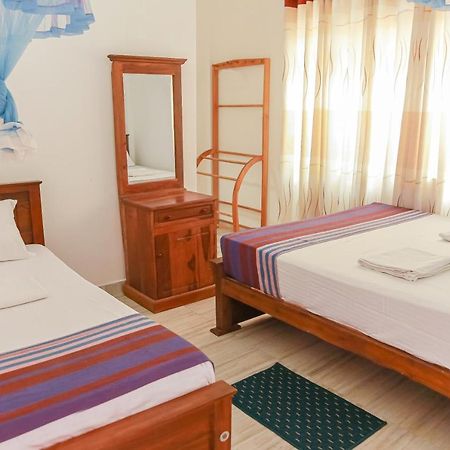 Lakeside Villa Anuradhapura Bagian luar foto