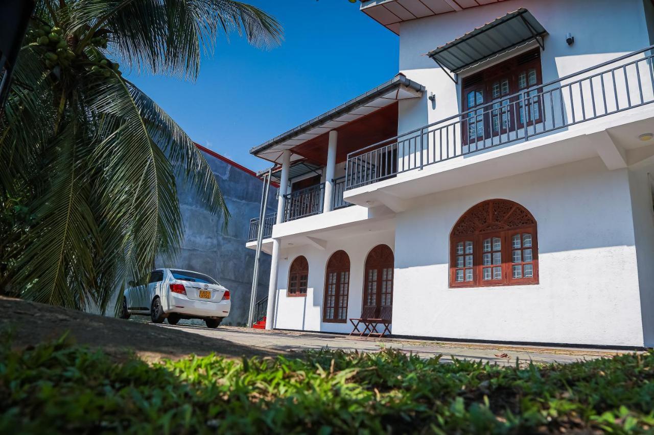 Lakeside Villa Anuradhapura Bagian luar foto