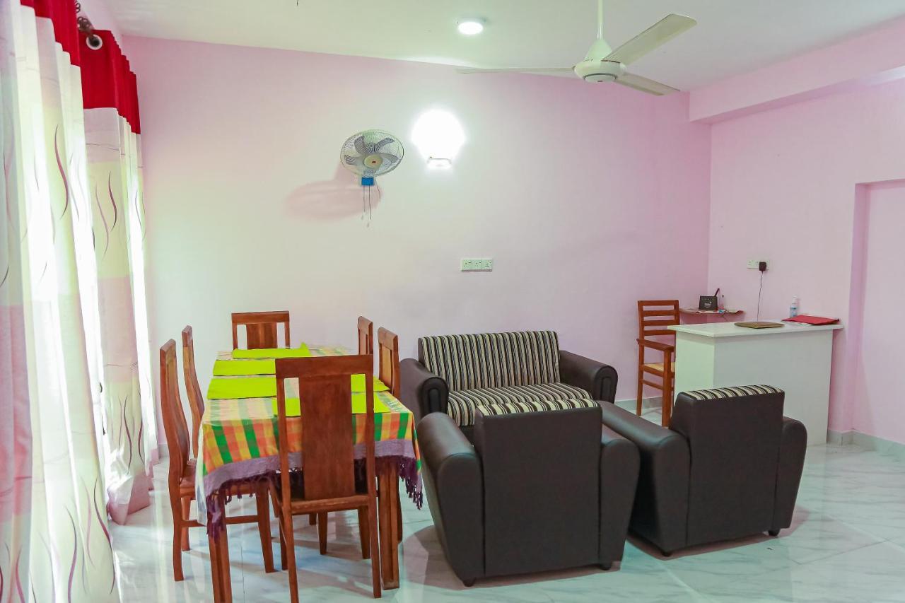 Lakeside Villa Anuradhapura Bagian luar foto