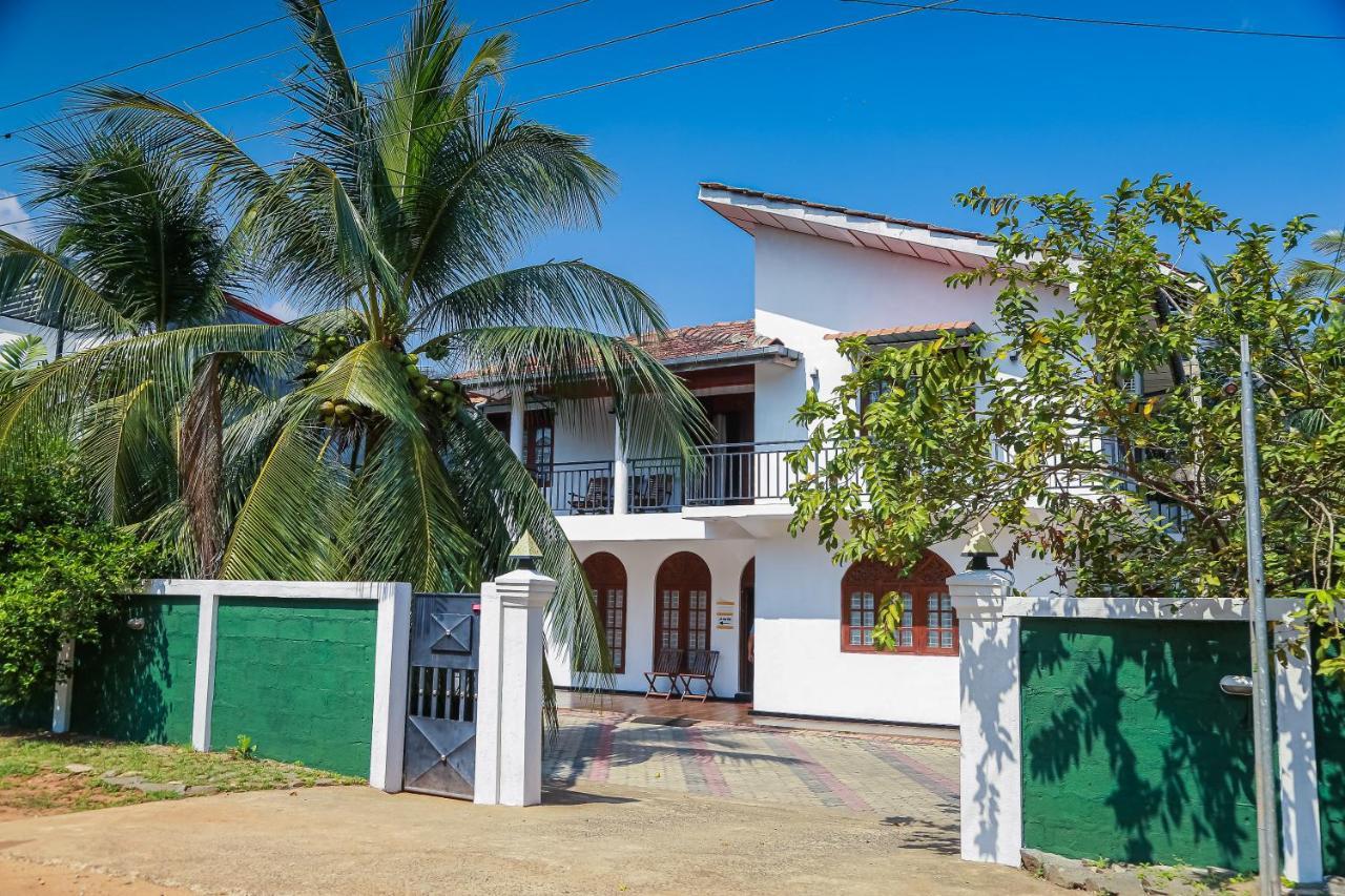 Lakeside Villa Anuradhapura Bagian luar foto