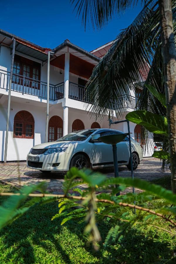 Lakeside Villa Anuradhapura Bagian luar foto